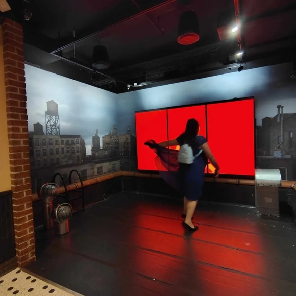 Meet your Posher, Jenn - Picture 2 of 8